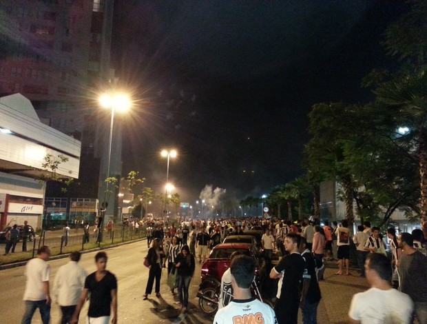 torcida do Atlético hotel do Olimpia (Foto: Alexandre Lozetti)