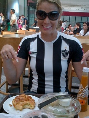 erica coimbra camisa atlético-mg vôlei futebol (Foto: Reprodução/Twitter)