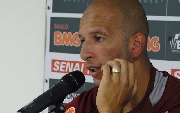 Fabio Junior coletiva América-MG (Foto:  Maurício Paulucci)