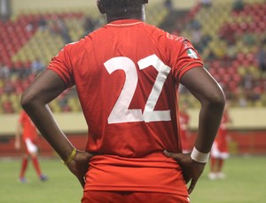 Rio Branco improvisa número da camisa com esparadrapo (Foto: João Paulo Maia)