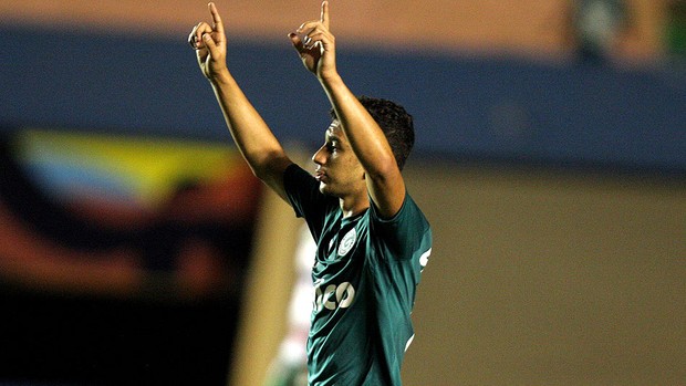 Renan Oliveira goiás gol portuguesa série A (Foto: Carlos Costa / Futura Press)