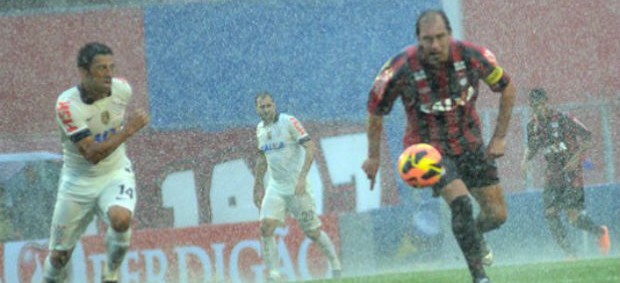 Paulo baier Atlético-Pr Corinthians Chuva (Foto: Divulgação/Site oficial do Atlético-PR)