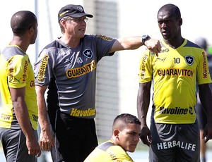 Oswaldo de Oliveira e Seedorf treino Botafogo (Foto: Cezar Loureiro / Agência O Globo)