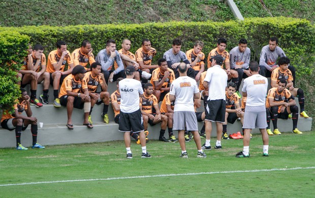 Ronaldinho perna enfaixada treino atlético-mg (Foto: Bruno Cantini/Site Oficial do Atlético-MG)