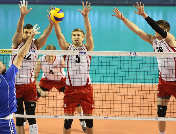 Pavlov jogo Russia e Canadá vôlei (Foto: Divulgação / FIVB)