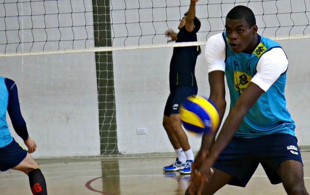 Isac treino seleção brasileira vôlei (Foto: João Gabriel Rodrigues)