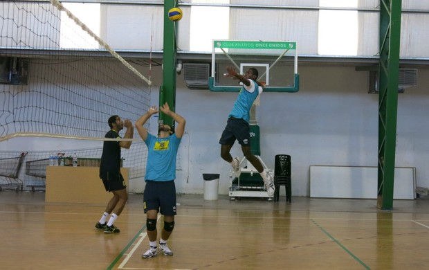 Isac treino seleção brasileira vôlei (Foto: João Gabriel Rodrigues)