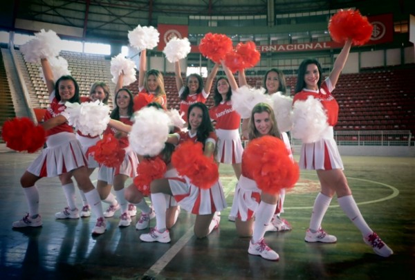 Cheerleaders coloradas se apresentarão neste domingo (Foto: Divulgação/Inter)