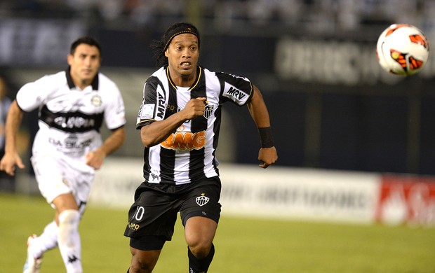 Ronaldinho Gaúcho Atlético-MG decisão Libertadores Olimpia (Foto: AFP)