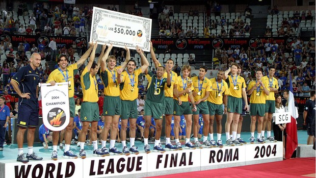 vôlei brasil liga mundial 2004 roma (Foto: Agência Reuters)