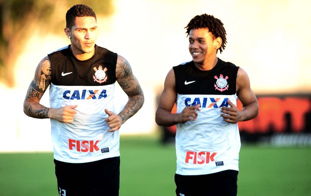 Guerrero Romarinho treino Corinthians (Foto: Marcos Ribolli)