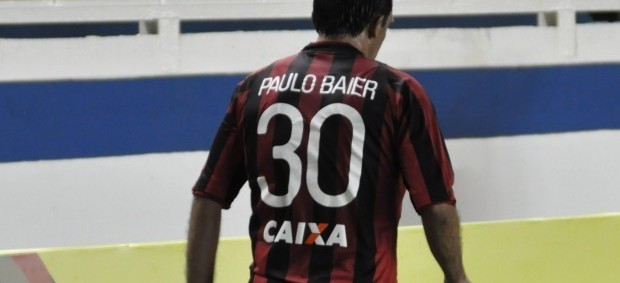 Paulo Baier, camisa 30 do Atlético-PR (Foto: Site oficial do Atlético-PR/Divulgação)