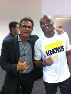 Joinha, Anderson Silva  (Foto: Reprodução / Facebook)