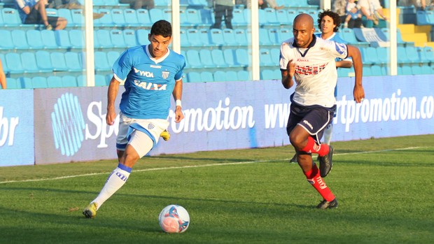 tauã, avaí, ressacada, atacante, paraná, paulinho, lateral-esquerdo, (Foto: Jamira Furlani / Divulgação Avaí FC)