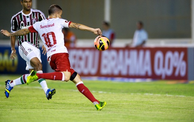 D&#39;Alessandro marca contra o Fluminense (Foto: Alexandre Lops / Inter, DVG)