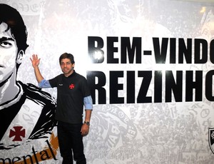 Juninho pernambucano apresentação vasco 2011 (Foto: Andre Durão)