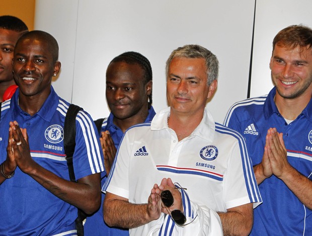 José Mourinho e Chelsea na Tailândia (Foto: Reuters)