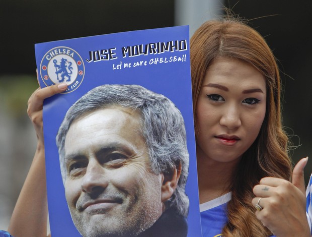 José Mourinho e Chelsea na Tailândia (Foto: Reuters)