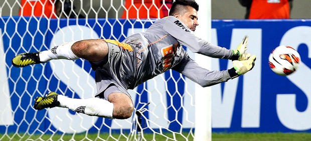 Victor defesa pênalti jogo Atlético-MG Newell´s (Foto: Reuters)