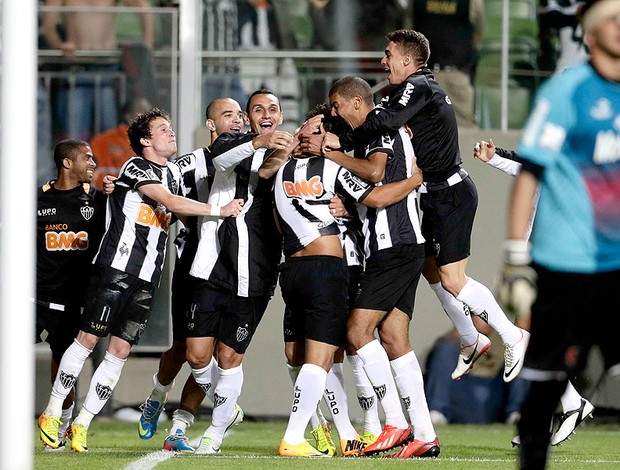 Guilherme gol Atlético-MG contra Newell´s  (Foto: AP)