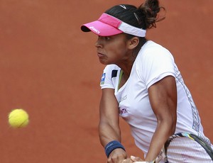 Teliana Pereira tênis Bogotá semi (Foto: Reuters)