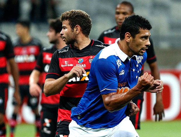 Diego Souza gol Cruzeiro contra Atlético-GO Copa do Brasil (Foto: Washington Alves / Vipcomm)