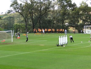 jogadores treino Atlético-MG (Foto: Gabriel Medeiros)