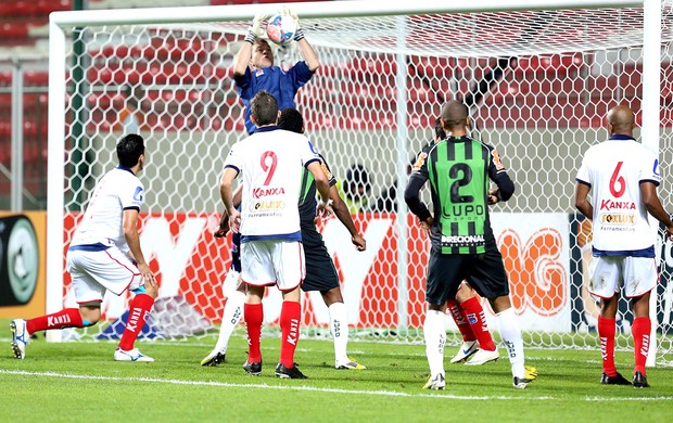 Luiz carlos Paraná x América-MG (Foto: Cristiane Mattos / Ag. Estado)