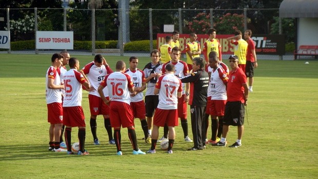 Ney Franco conversa com jogadores do São Paulo em treino (Foto: Site Oficial / saopaulofc.net)