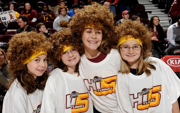 torcida peruca Varejão NBA (Foto: AFP)