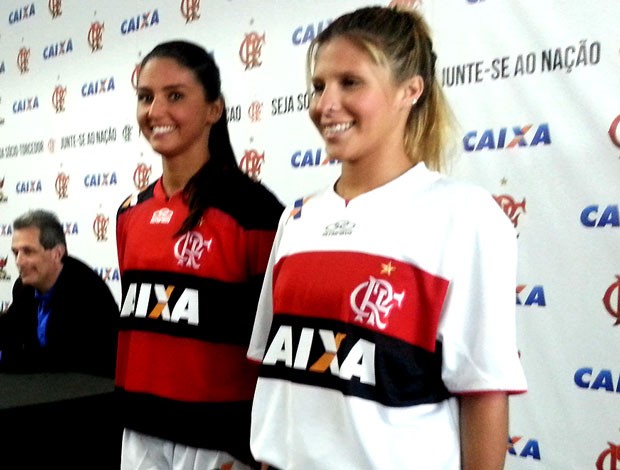 Nado sincronizado Marcela pereira lançamento camisa flamengo (Foto: Richard Souza)