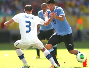 Chellini e suarez uruguai e itália (Foto: Getty Images)