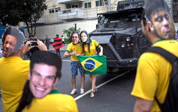 Mascaras Maracanã (Foto: Agência AP)