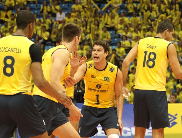 bruninho brasil x frança volei (Foto: Alexandre Arruda/CBV)