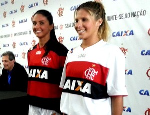 Nado sincronizado Marcela pereira lançamento camisa flamengo (Foto: Richard Souza)