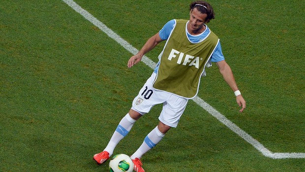 Forlan, uruguai x nigéria (Foto: AFP)