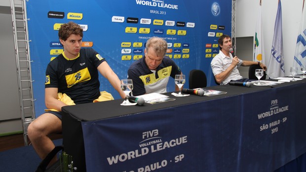 Bernardinho e Bruninho coletiva de imprensa volei liga mundial (Foto: Divulgação/FIVB)