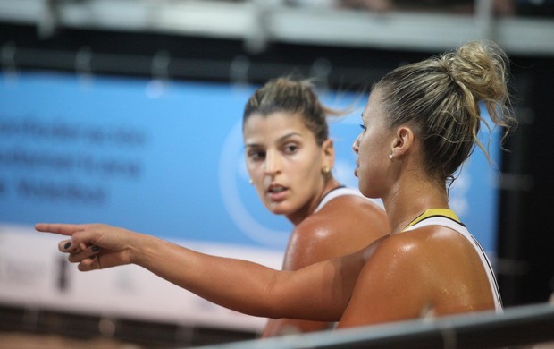 Mari Paraiba e Natasha volei de praia sul-americano (Foto: Luiz Queiroz/CBV)