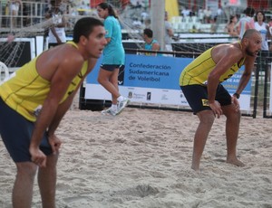 Marcus e Léo Gomes vôlei de praia sul-americano (Foto: Luiz Queiroz/CBV)