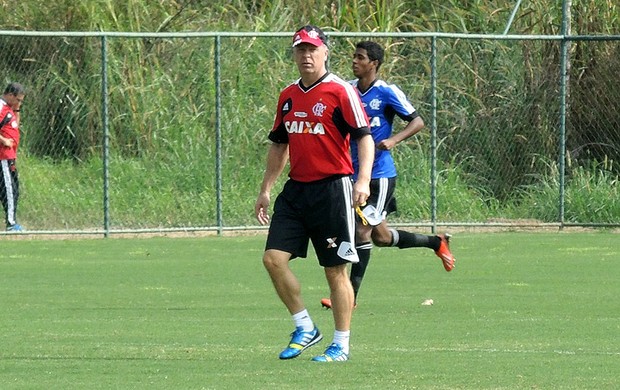 Mano menezes flamengo treino pinheral (Foto: Cahê Mota )