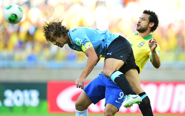 Lugano e Fred Brasil x Uruguai (Foto: Marcos Ribolli / Globoesporte.com)