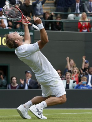 Steve Darcis comemora vitória sobre Rafael Nadal em Wimbledon tênis (Foto: Reuters)