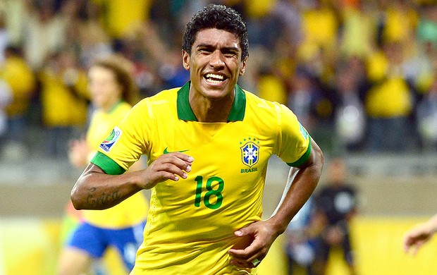 Paulinho gol Brasil Uruguai (Foto: AFP)