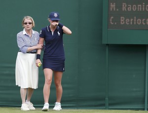 boleira choro saque raonic wimbledon tenis (Foto: Reuters)