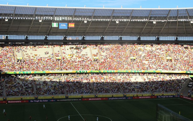 Torcida Espanha  Nigéria Castelão (Foto: Victor Cannedo)