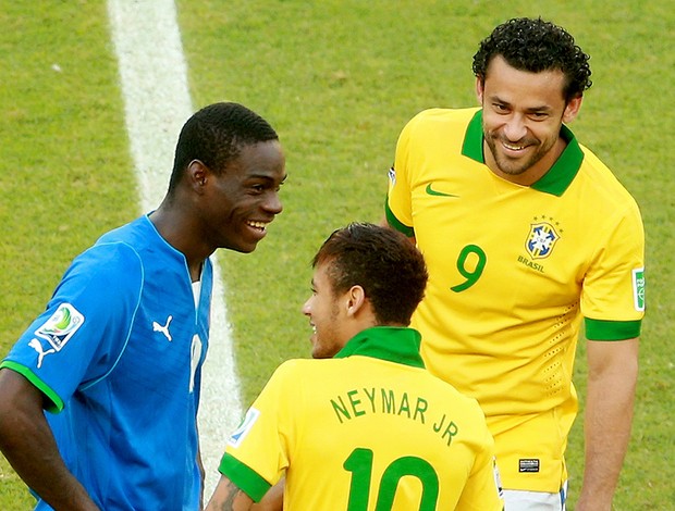 Balotelli sorridente Fred  (Foto: Getty Images)