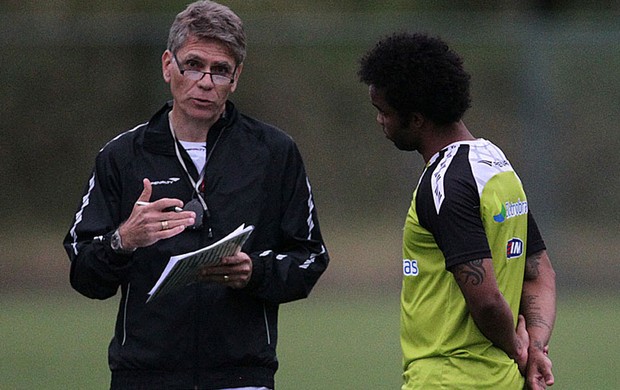 Paulo Autuori e Carlos Alberto treino Vasco (Foto: Marcelo Sadio/Vasco.com.br)