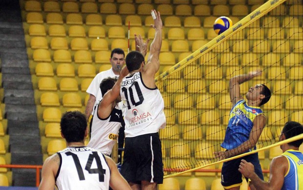 Botafogo estreou na fase final com vitória folgada contra o Esmac (Foto: Divulgação / CBV)