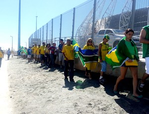 torcida brasil entrada castelão (Foto: Richard Souza)