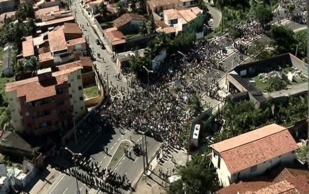 protesto castelão (Foto: Reprodução/TV Verdes Mares)